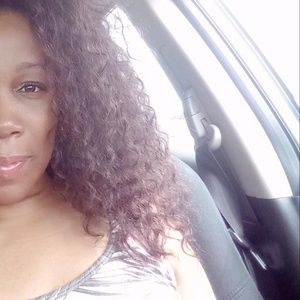 Meet your Posher, Mora